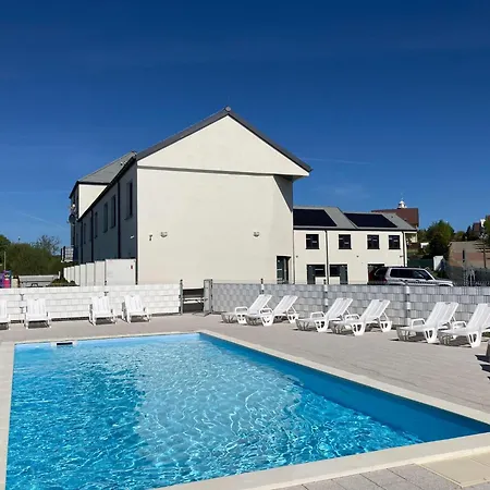 Comfortable Homes With A Summer Pool Jarosławiec