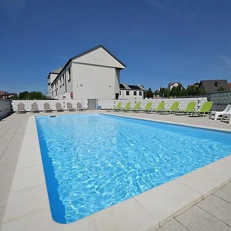 Comfortable Homes With A Summer Pool Dom wakacyjny